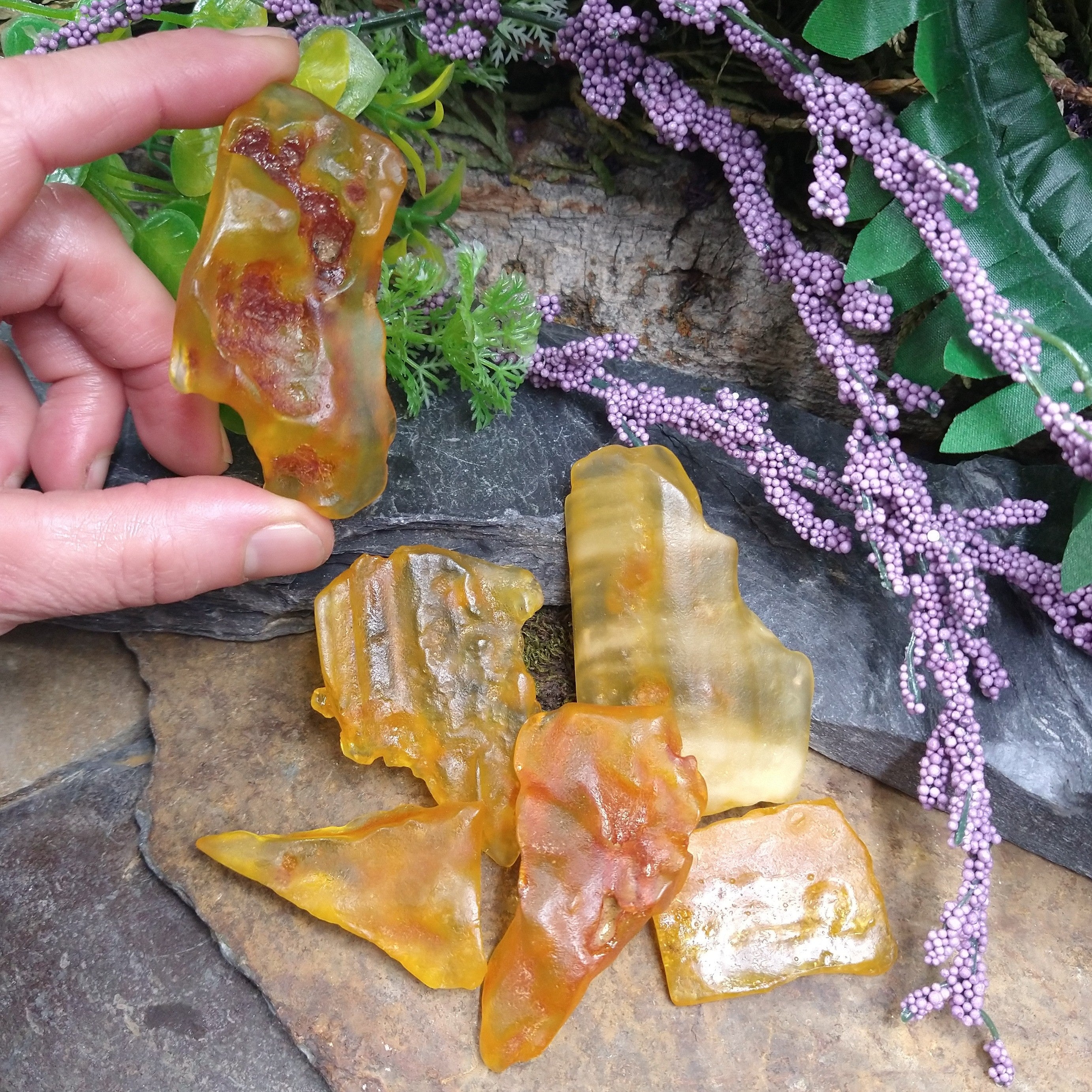 AMB-405C Colombian Amber specimen 7g