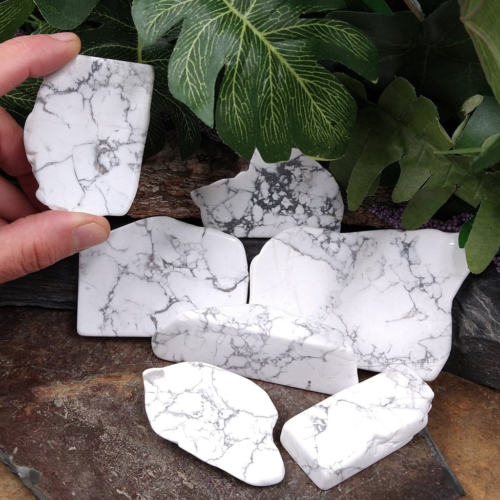 #HO-11D White Howlite 0.10-0.11lb