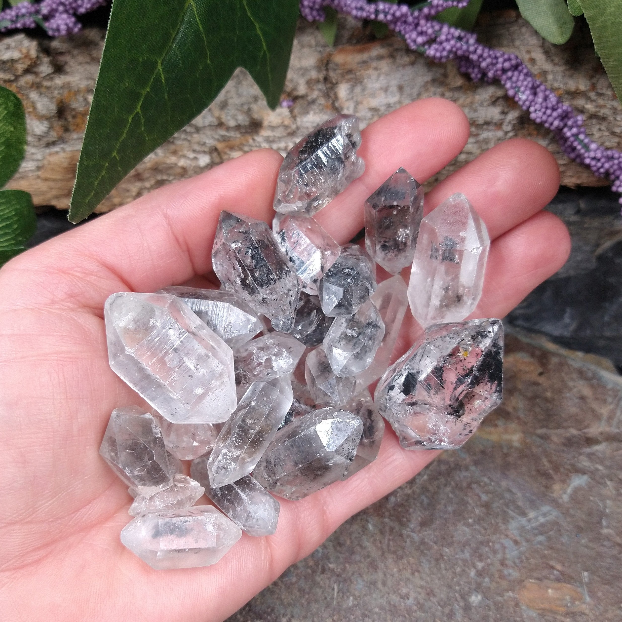Q-5222A Small Carbon Included Quartz Crystal